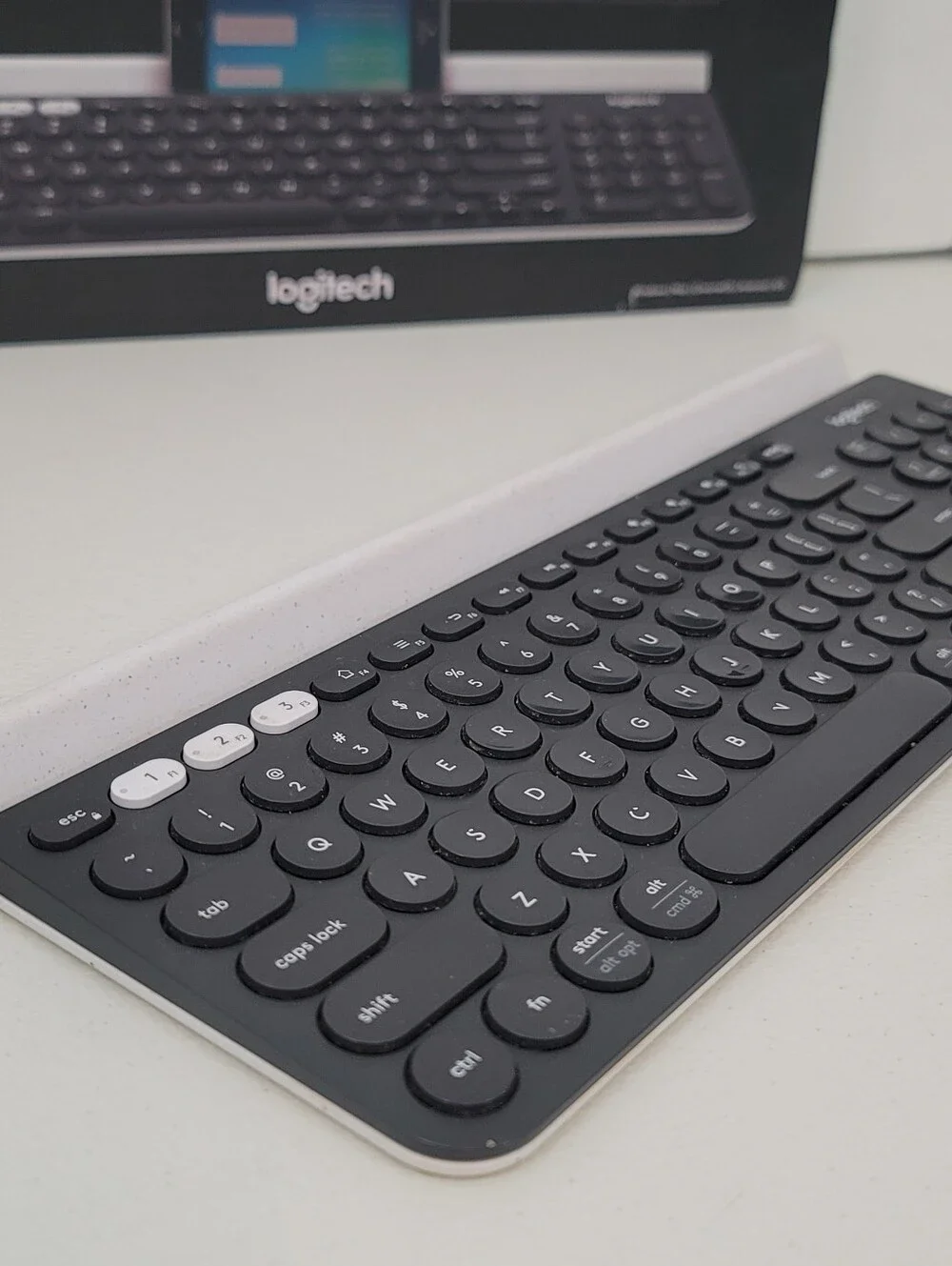 Logitech K780 Multi Device Wireless Keyboard Complete In Box!